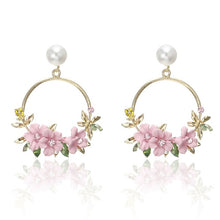 Load image into Gallery viewer, Flower Hoop Earrings